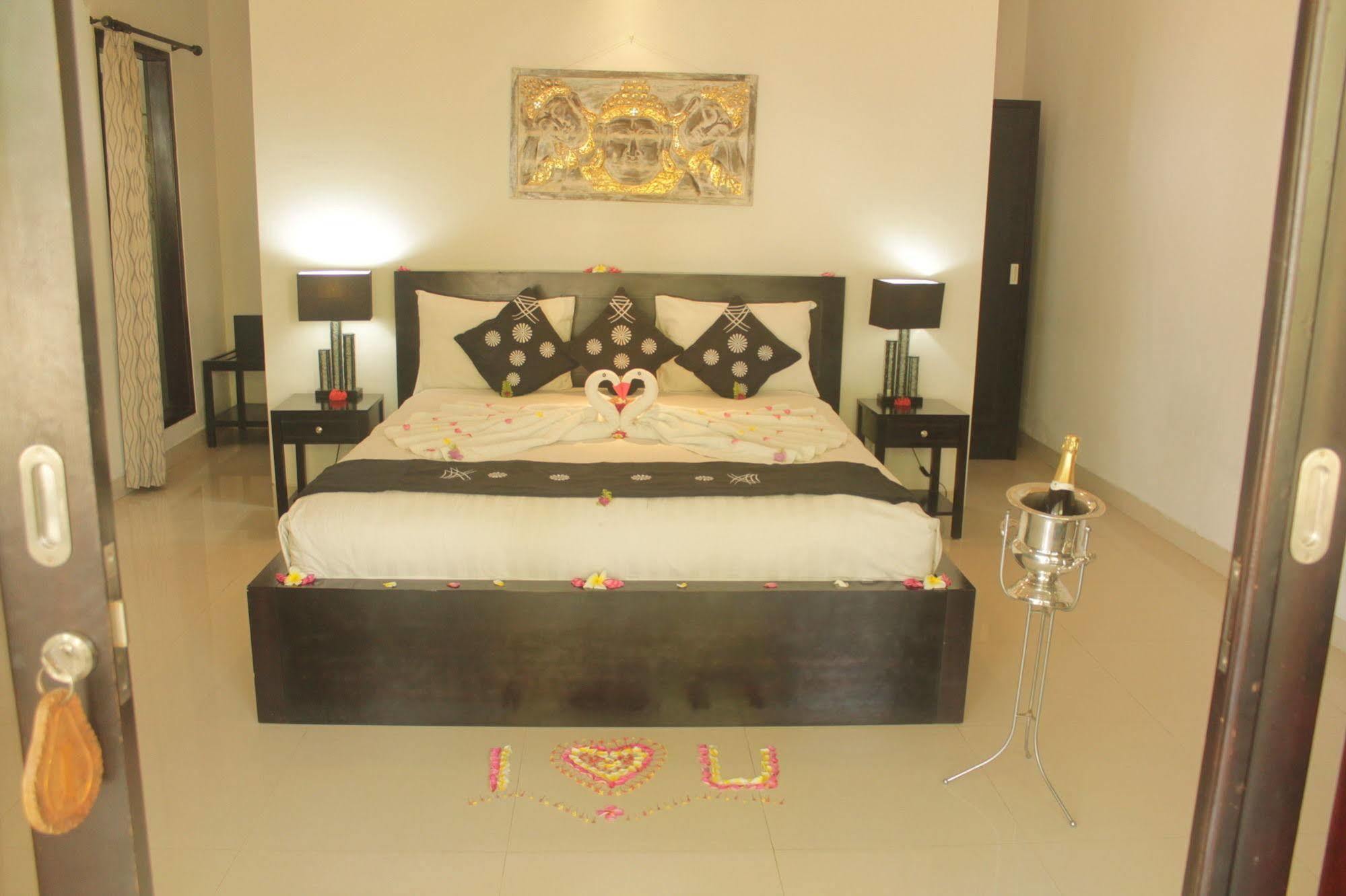 Kelapa Lovina Beach Villa Экстерьер фото